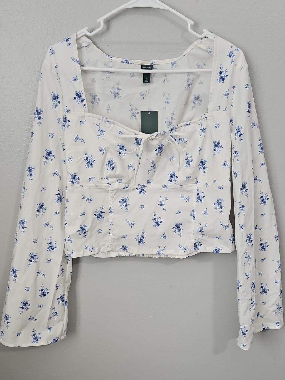 White and Blue Floral Tie-Front Long-Sleeve Crop Top Nwt